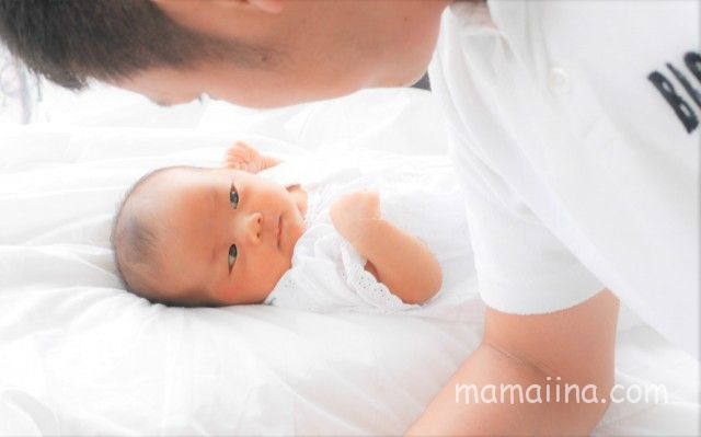 経産婦の計画分娩　新生児とパパ